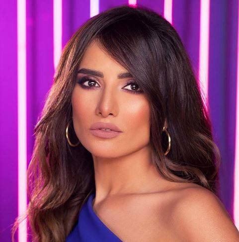 بالفيديو - شاهدوا كيف تبدو زينة من دون مكياج.. وهذه نصيحتها للفتيات