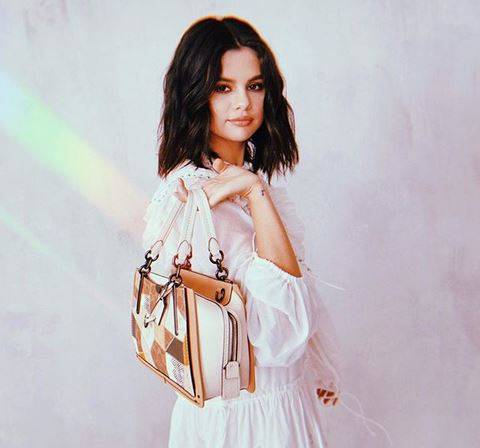 بالصور - سيلينا غوميز تصدم الجميع بتغير شكلها.. مكياج ام تجميل؟