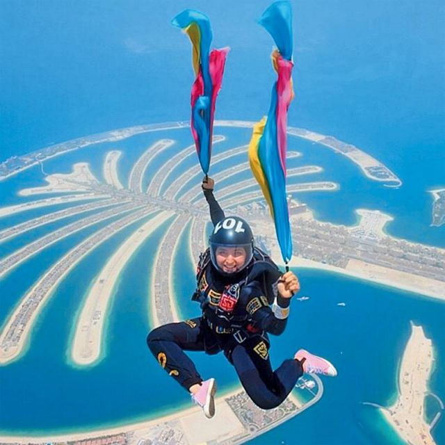 لحظة فتح المظلة