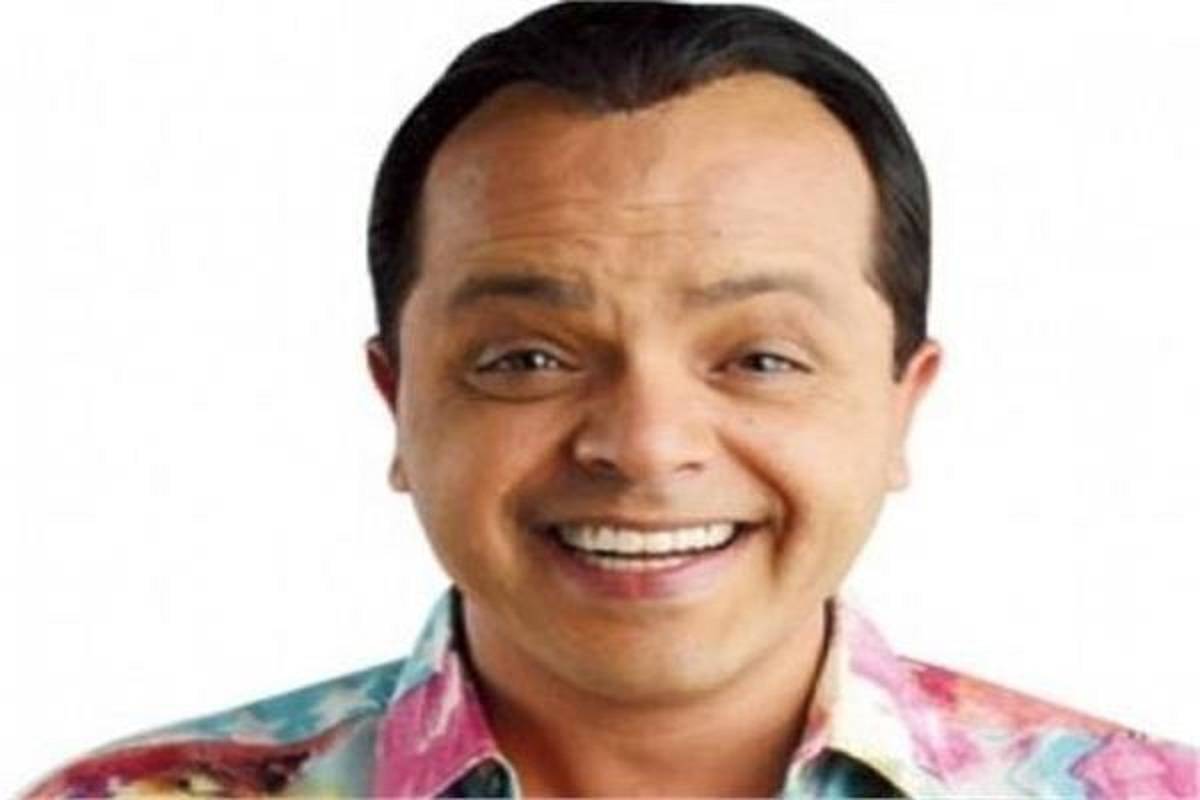 آسر ياسين ينشر صورة بطاقته وييتحدى... وهنيدي يرد