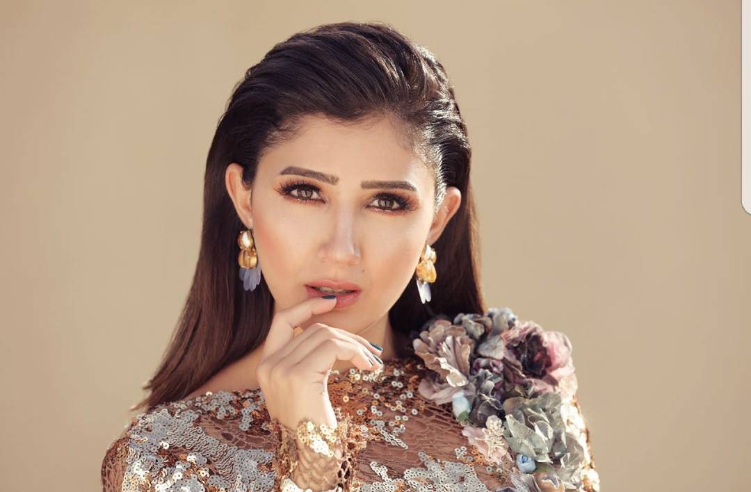هل هذه الفنانة شقيقة مي عمر؟