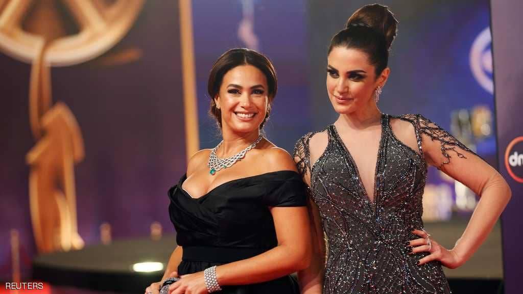 تصريح لهند صبري يشعل الخلاف مع درة.. إليكم التفاصيل
