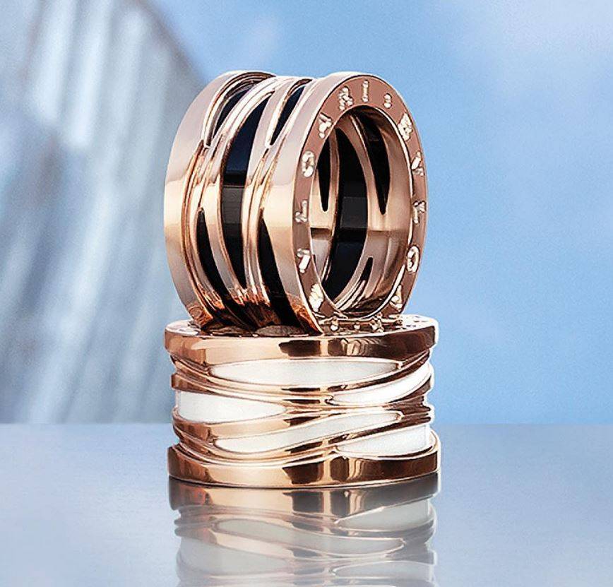 كيف تجعلين أزياءك البسيطة أكثر فخامة مع مجوهرات B.Zero1 من Bvlgari؟ إليك هذه الأسرار