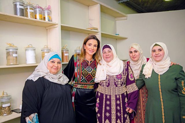 الملكة رانيا العبدالله 
تقيم مأدبة إفطار في عجلون في الأردن