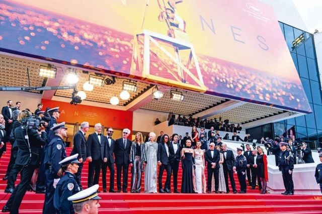 مهرجان كان السينمائي في دورته الـ 72
CANNES FILM FESTIVAL
تمثيل نسائي لافت ودموع ورسائل إنسانية وأناقة فوق السجادة الحمراء