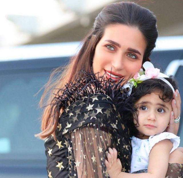 بالفيديو - انتقادات لزوج الدكتورة خلود بسبب تعريض حياة ابنته للخطر... شاهدوا ما حدث