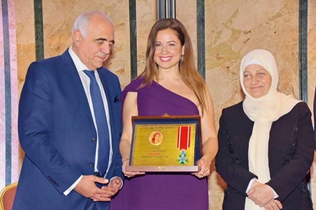 ريّا أبي راشد متسلمة درعها