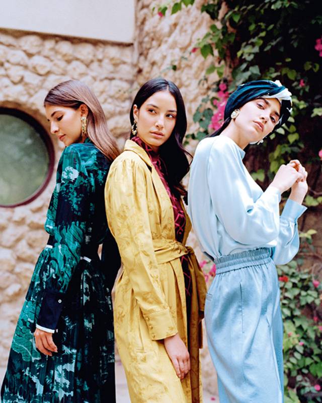 Harvey Nichols هذه الأزياء متوافرة لدى 