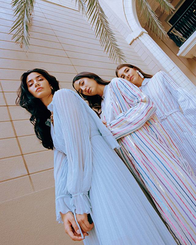 Harvey Nichols هذه الأزياء متوافرة لدى 