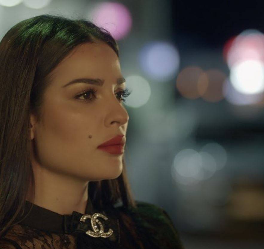 بالصور – مرة جديدة نادين نسيب نجيم تخطف الأنظار بالفستان الأبيض... وهذا تعليقها