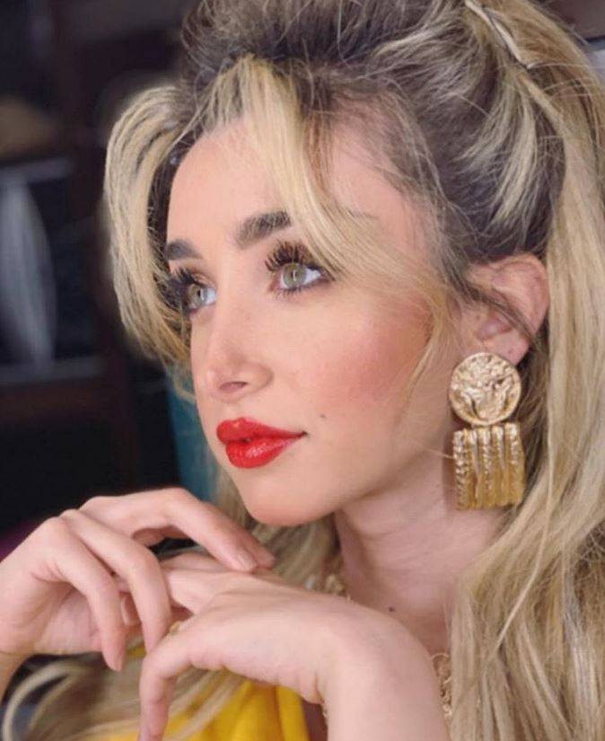 بالصورة – هنا الزاهد من دون الرموش الطويلة... شاهدوا كيف بدت على طبيعتها