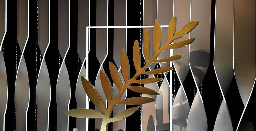 بالصورة – من هي النجمة التي ارتدت فستاناً مصمماً من سجادة مهرجان كان 2018؟