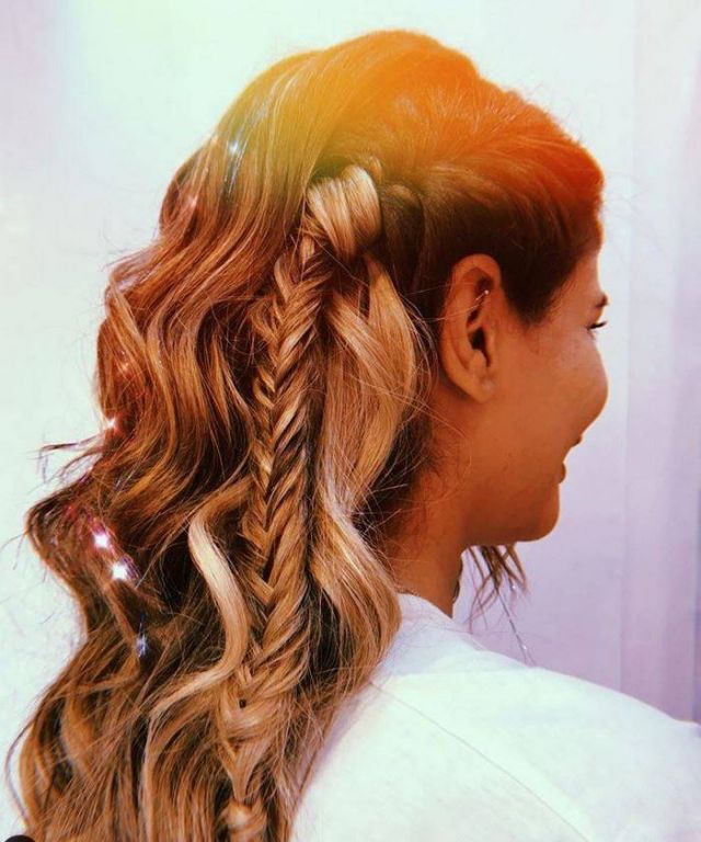 بالفيديو – اشمئزاز بسبب طريقة فاشينيستا خليجية في طهو الدجاج... ما الذي تفعله وصدم الجميع؟