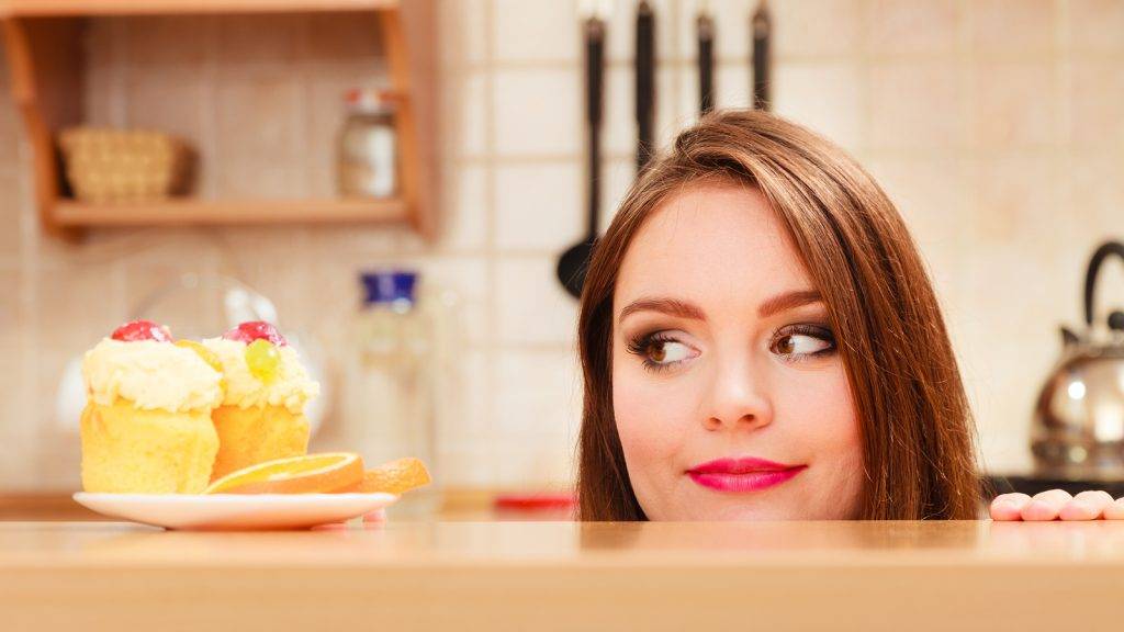 هكذا تخدعين دماغك وتقضين على شعورك بالجوع في رمضان