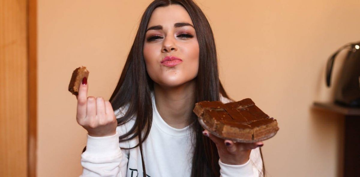 بالشوكولا – طريقة تقشير مذهلة للشفاه تملؤها وتعيد إليها لونها الجذاب