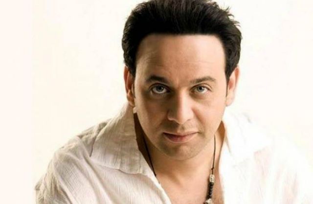 مصطفى قمر ينشر للمرة الأولى صورة ابنته الشابة الحسناء... شاهدوا جمالها