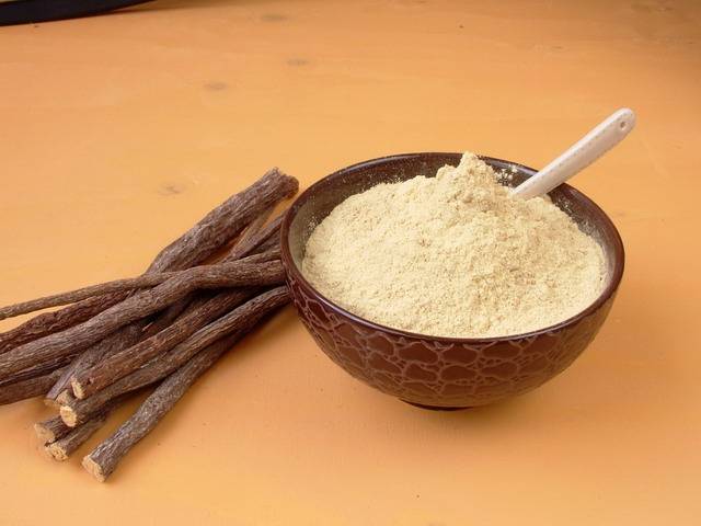 بودرة عرق السوس لتفتيح البشرة... وصفة لم تجربيها أبداً