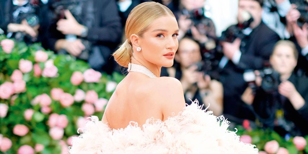 تعلّّمي تطبيق ماكياج
روزي هانتينغتون