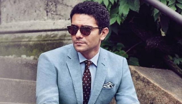 آسر ياسين ينشر صورة مع شقيقه في أيام الطفولة.. هل تغير؟