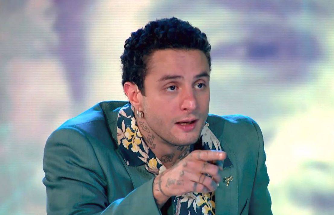 أحمد الفيشاوي يفتح النار: هؤلاء ربحوا أموالاً بالافتراء عليَّ ولست شيخاً