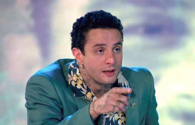 أحمد الفيشاوي يفتح النار: هؤلاء ربحوا أموالاً بالافتراء عليَّ ولست شيخاً