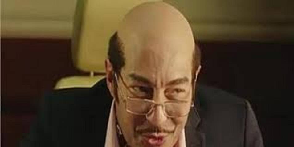 بالفيديو - أحمد زاهر يشارك جمهوره لحظة إزالة الصلعة