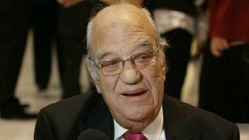 بعد محمد هنيدي.. نجم آخر يزور حسن حسني ويكشف عن حالته الصحية
