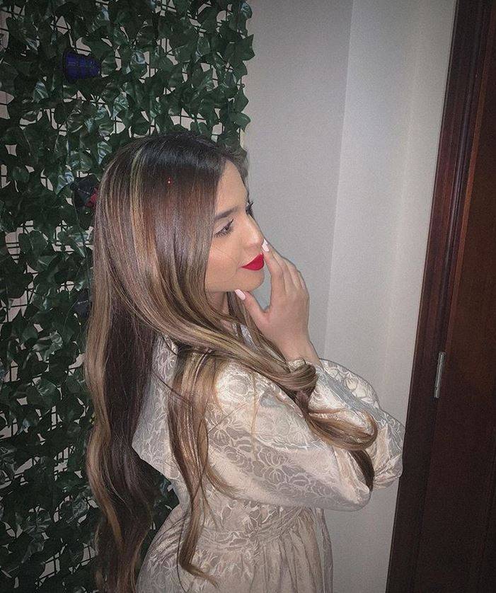 بالفيديو - حلا الترك من أسنان تحتاج للتقويم إلى عدسات لاصقة ورموش مركبة... شاهدوا الاختلاف