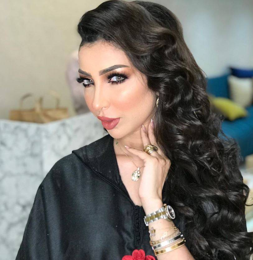 بالصور – دنيا بطمة تخطف الأنظار من حلا الترك ومن ابنتها... هذا ما فعلته وأشعلت المواقع