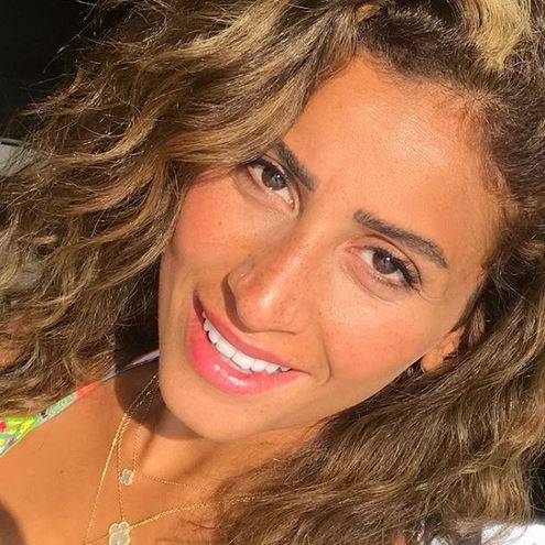 بالفيديو - بعد حديثها عن عمرو دياب.. دينا الشربيني تحدث ضجة برقصتها الجريئة