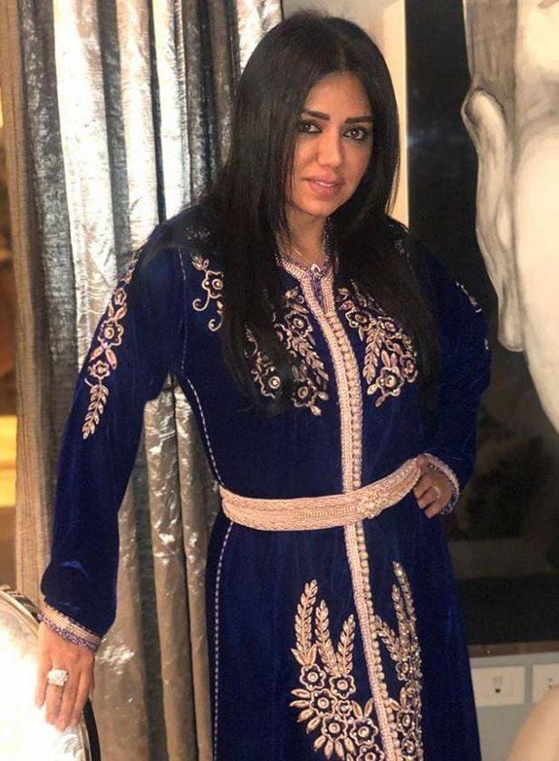 بالفيديو – تعلموا خدعة رانيا يوسف للحصول على كعك عيد بخبرة المحترفين