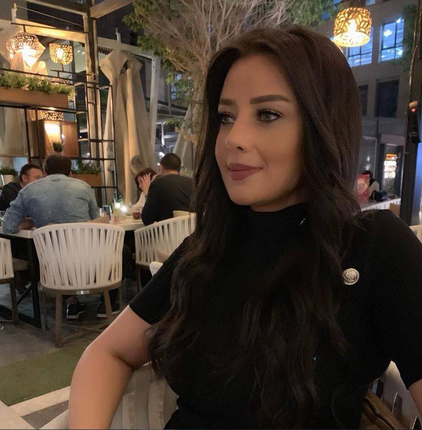 بالصورة – بعد ابنتيها والدة رضوى الشربيني تذهل الجميع بإطلالتها... هل أخذت جمالها منها؟