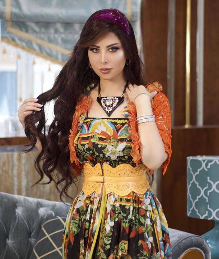 شمس تصدم الجميع بإطلاق لفظ خارج على أحد متابعيها... إليكم السبب