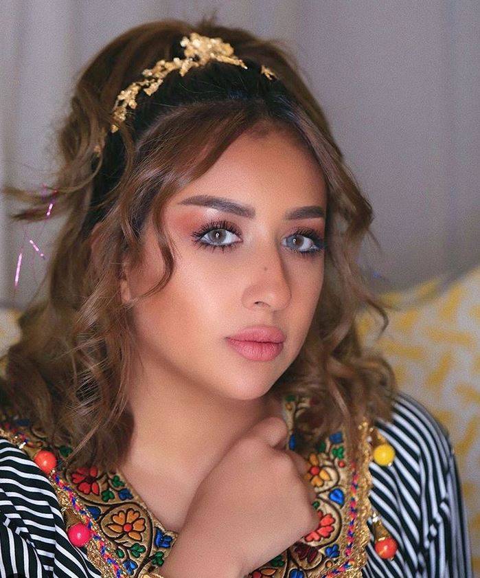 بالفيديو – بقع وكدمات على وجه فرح الهادي بسبب التجميل... شاهدوا حالتها