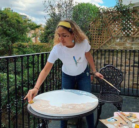 بالصور - كنزي عمرو دياب تحسم الجدل حول علاقتها المتوترة به