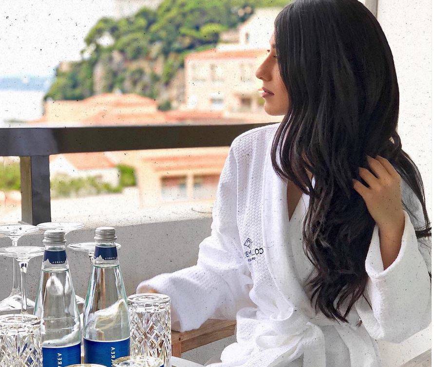 بالفيديو – شاهدوا كيف استخدمت بودرة الكاكاو كبديل لمنتجات العناية بالشعر