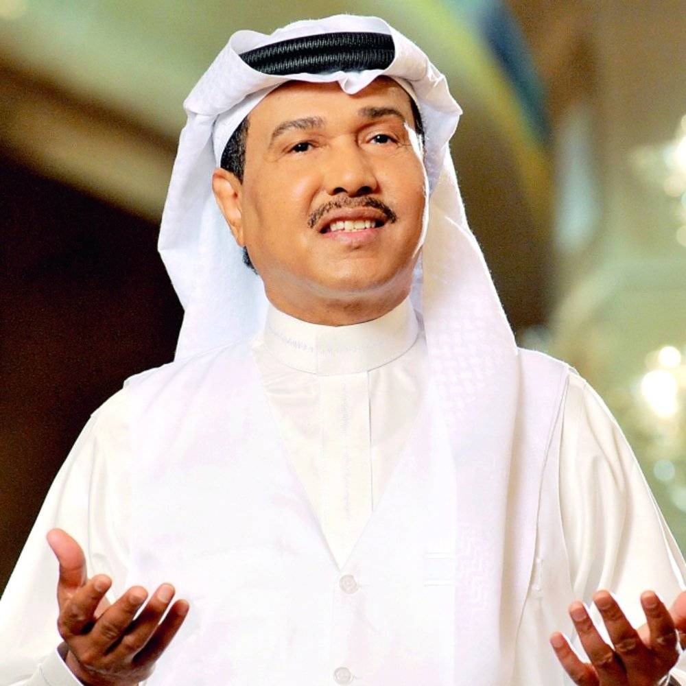 بالفيديو - محمد عبده يتعرض لموقف مضحك على المسرح.. ورد فعله الامثل