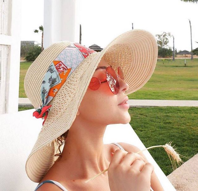 بالصورة – ميريام فارس تشعل الجدل بملابسها مجدداً... لماذا شبهت بشمس الملا؟