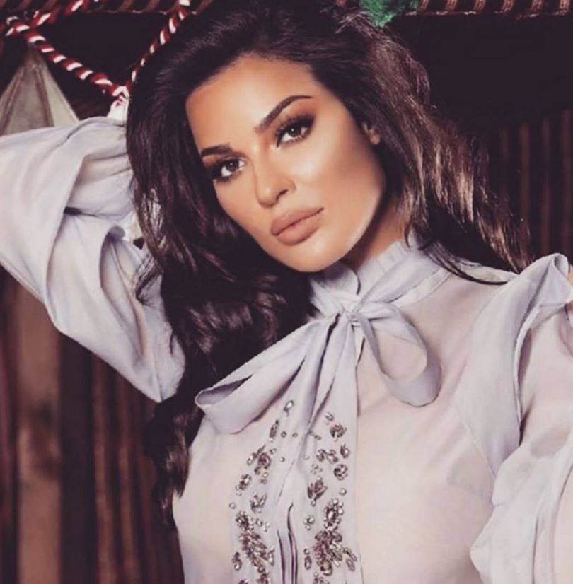 نادين نسيب نجيم تنشر صورة والدها من المستشفى قبيل وفاته... ورسالتها له مؤثرة جداً