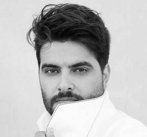 بالفيديو - شابة تحرج ناصيف زيتون على المسرح.. ورد فعله يفاجئ الجميع