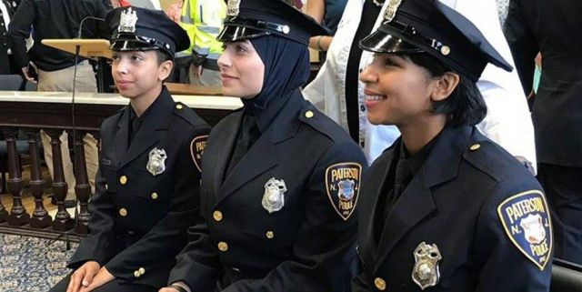بالصورة – أول شرطية أميركية محجبة من أصل عربي... ما قصتها؟