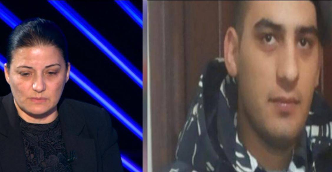 بالفيديو - شاهدت ابنها مصاباً في رأسه وخاصرته على شاشة التلفزيون... رد فعلها يدمي القلوب