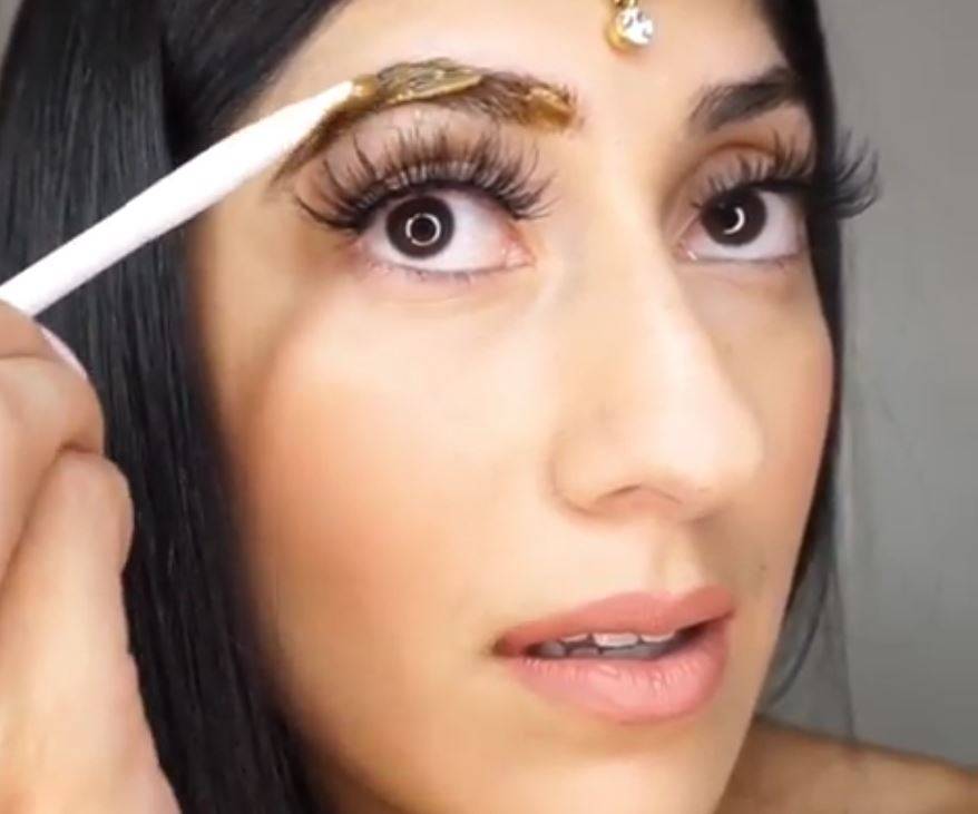 بالفيديو – شاهدي طريقة تشقير الحواجب بالقهوة واللوشن... سهلة جداً