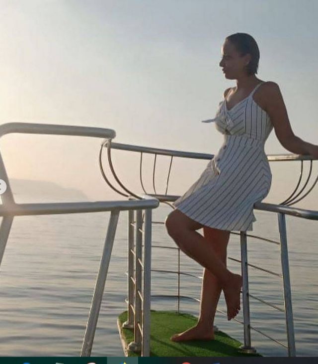 بالصور – ريم البارودي تشعل المواقع بملابس البحر مع هذا الشاب... من هو؟