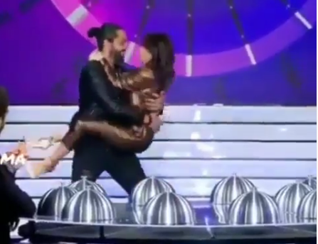 بالفيديو - نجمة سورية تشعل المواقع برقصها الجريء مع زوجها... ماذا عن القبلة