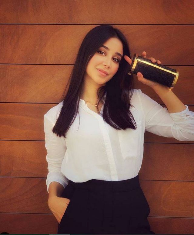 بالفيديو – مشهد حميم لأسيل عمران يحدث ضجة كبيرة... شاهدوه