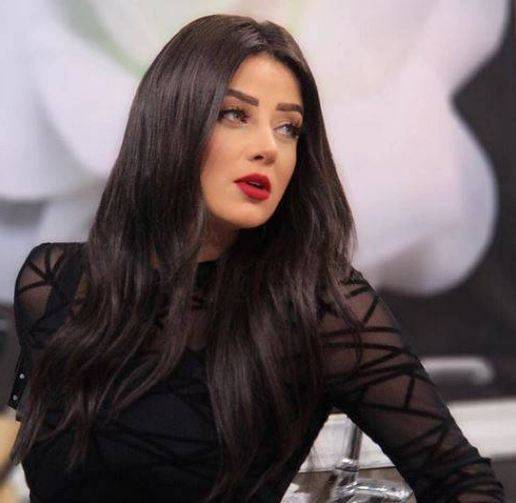 شاهدوا ابنتيْ رضوى الشربيني... هل تشبهانها؟