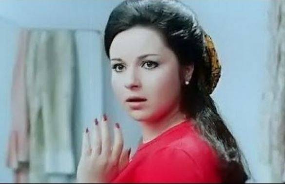 بالفيديو والصور - أحدث ظهور للنجمة المعتزلة نورا في عيد ميلادها الـ65.. كيف أصبح شكلها؟