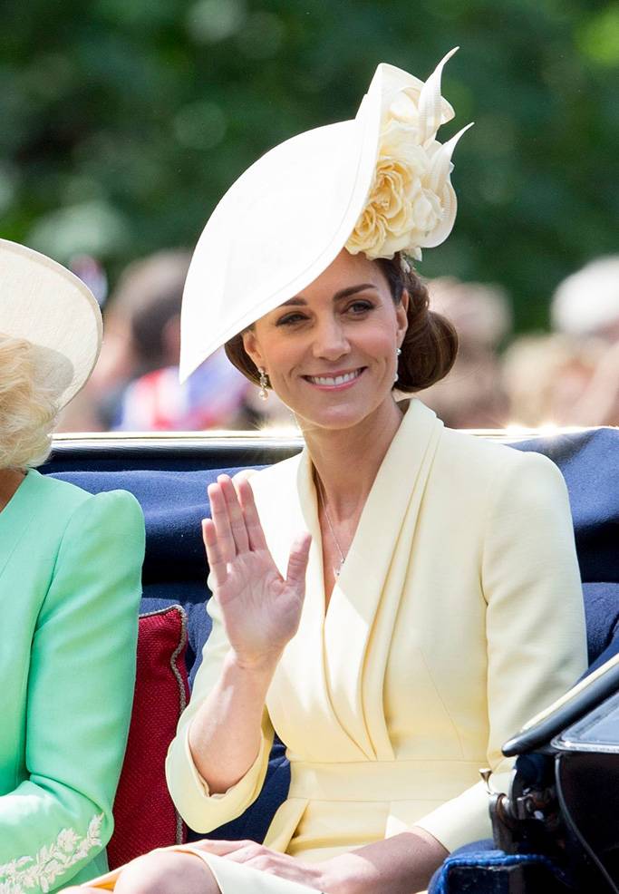 كايت ميدلتون تقلد ميغان ماركل بهذه الطريقة وتغير شكل وجهها... هذا ما فعلته