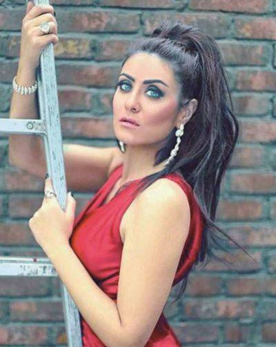 بالصور - الظهور الأول لهيدي كرم مع خطيبها